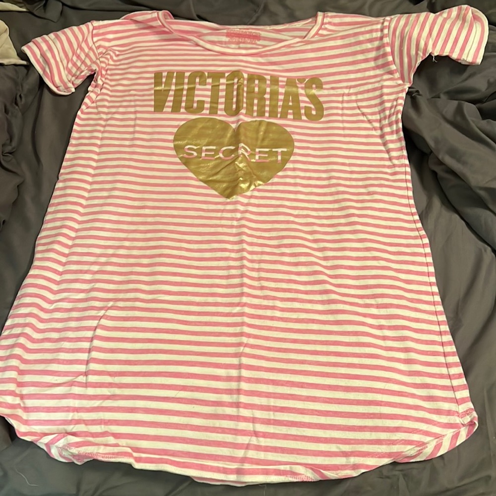 VS sleep shirt